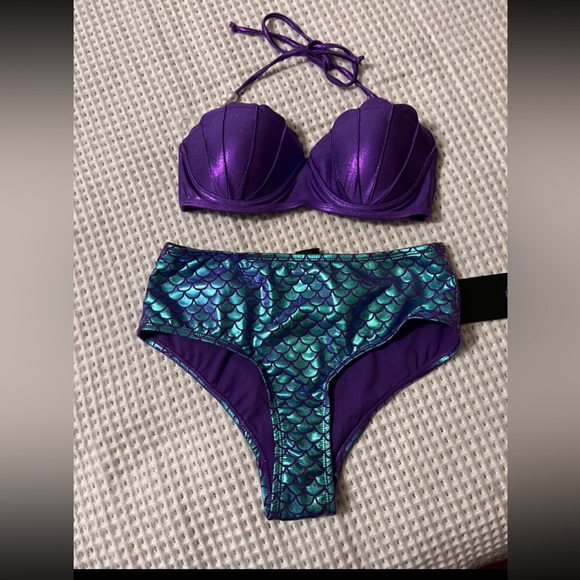 Disney Hot Topic Plus Size
Little Mermaid 2pc Suit - Picture 1 of 7